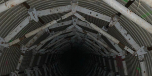 Сотрудники «Водоканала» нашли тряпичную пещеру в коллекторе Невского района