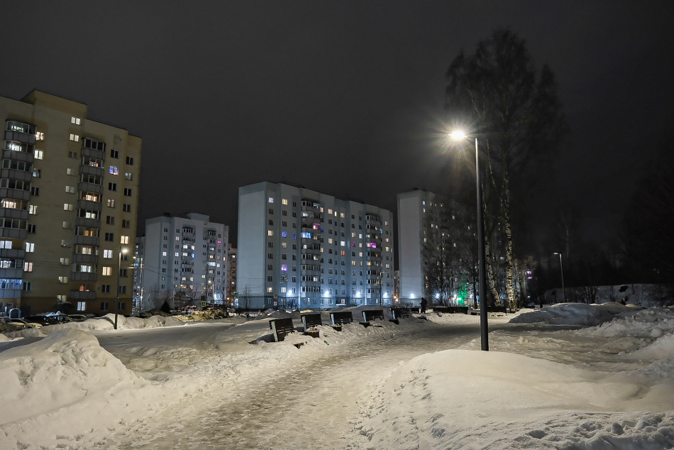 На севере Петербурга целый квартал получил новое освещение