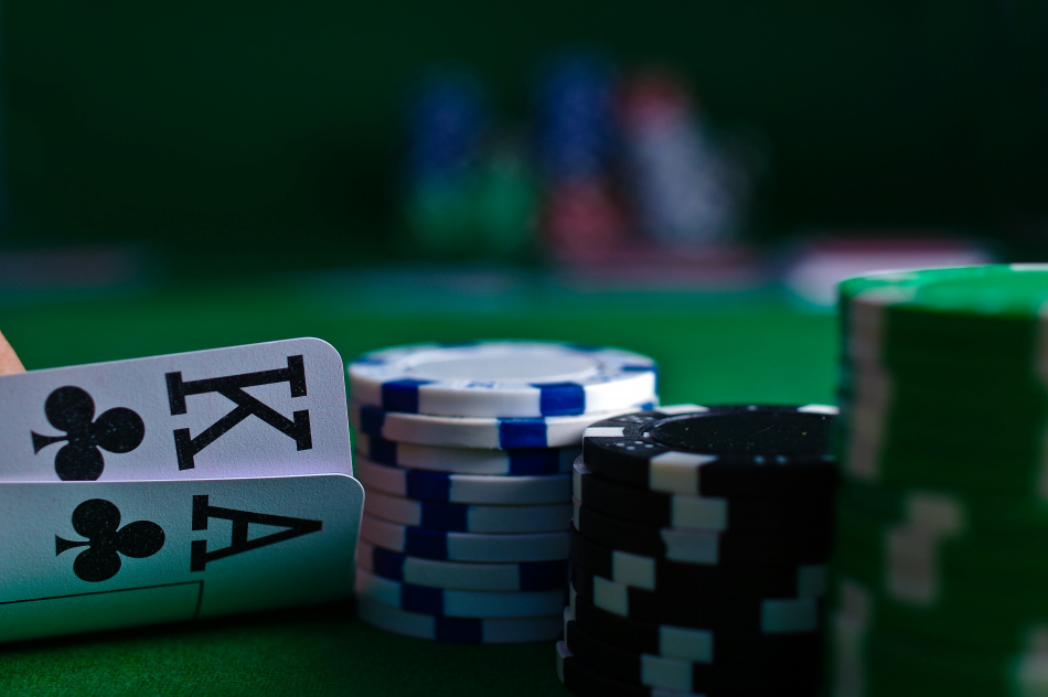 Пару из Петербурга будут судить за устройство нелегального казино