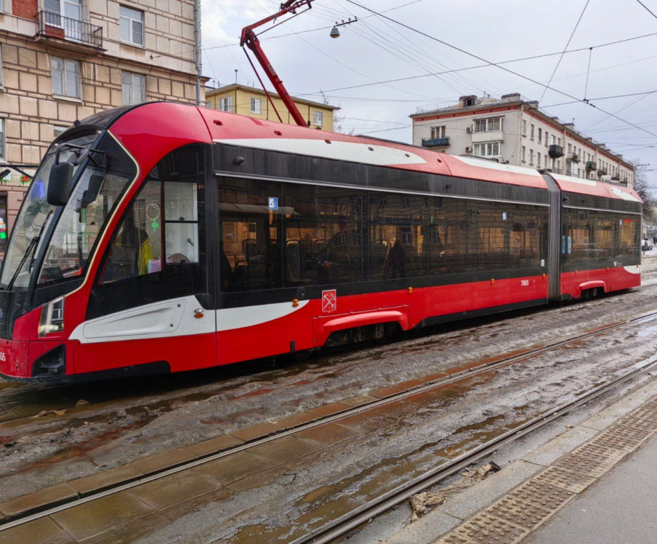В Петербурге открыто трамвайное движение на проспекте Энгельса