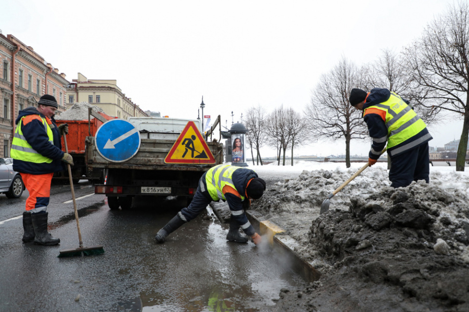 Дорожные работы ограничат движение в трёх районах Петербурга