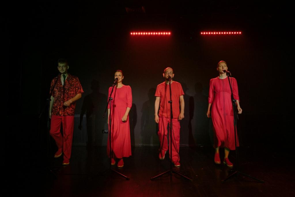 Спектакль "три поросёнка" тула. Спб государственный кукольный театр сказки. Крошка арт театр спб. Спектакли для 3 лет спб. Театральный спектакль для детей.