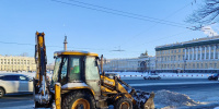 Дорожники Петербурга продолжают бороться с осадками и гололедом на улицах и дорогах города