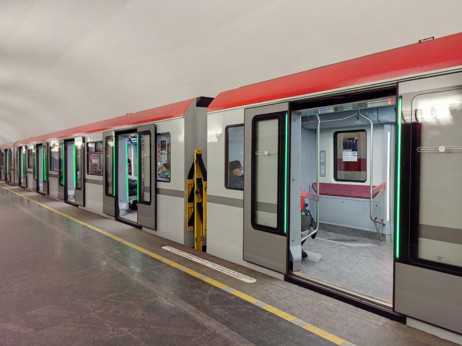 В метро Петербурга скоро начнут курсировать еще три «Балтийца» 
