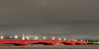 Троицкий мост в Петербурге «покраснеет» 