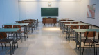 В петербургской школе родители требуют уволить пожилого педагога