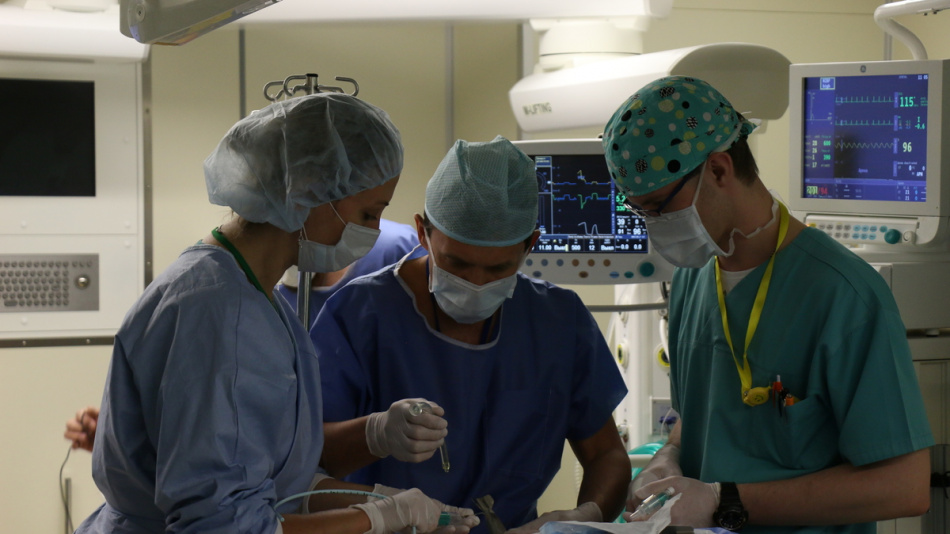 Петербургские нейрохирурги провели подростку сложнейшую операцию