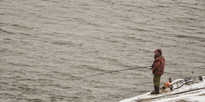 Рыбаки чуть не уплыли на льдине в Финском заливе
