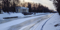 Почти 20 человек травмировались при падении на льду в Петербурге за два дня