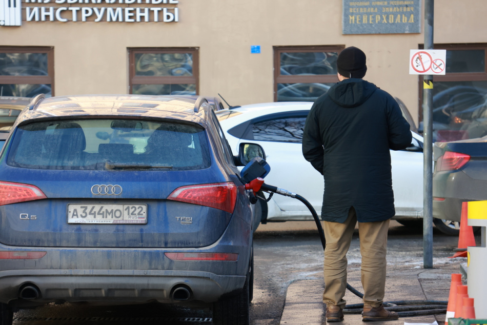 Санкт-Петербург вошёл в топ-10 регионов России по доступности бензина