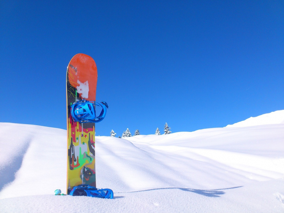 Костомаров опубликовал видео, как катается на сноуборде 