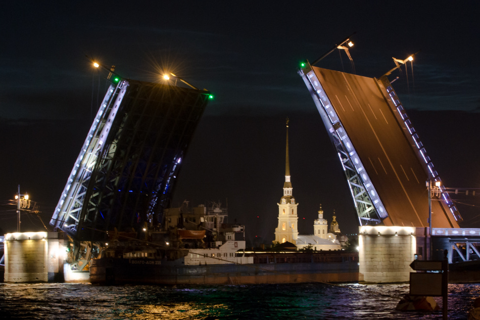 В Петербурга стартовали технические разводки мостов 