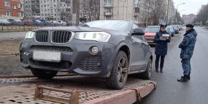 Покусились на святое: петербурженка оплатила долг в 666 тыс. из-за ареста BMW