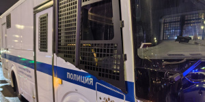 Двоих петербургских полицейских задержали за взятки от мигрантов