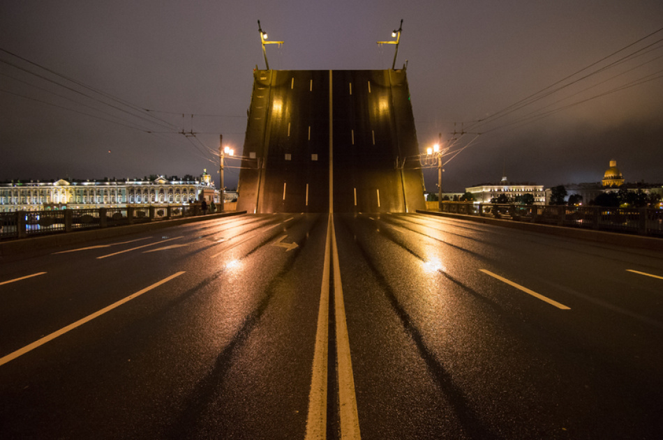 В Петербурге разведут все мосты