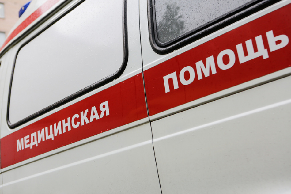 В Петербурге 69 спасателей работают на месте ДТП с упавшим в реку пассажирским автобусом 