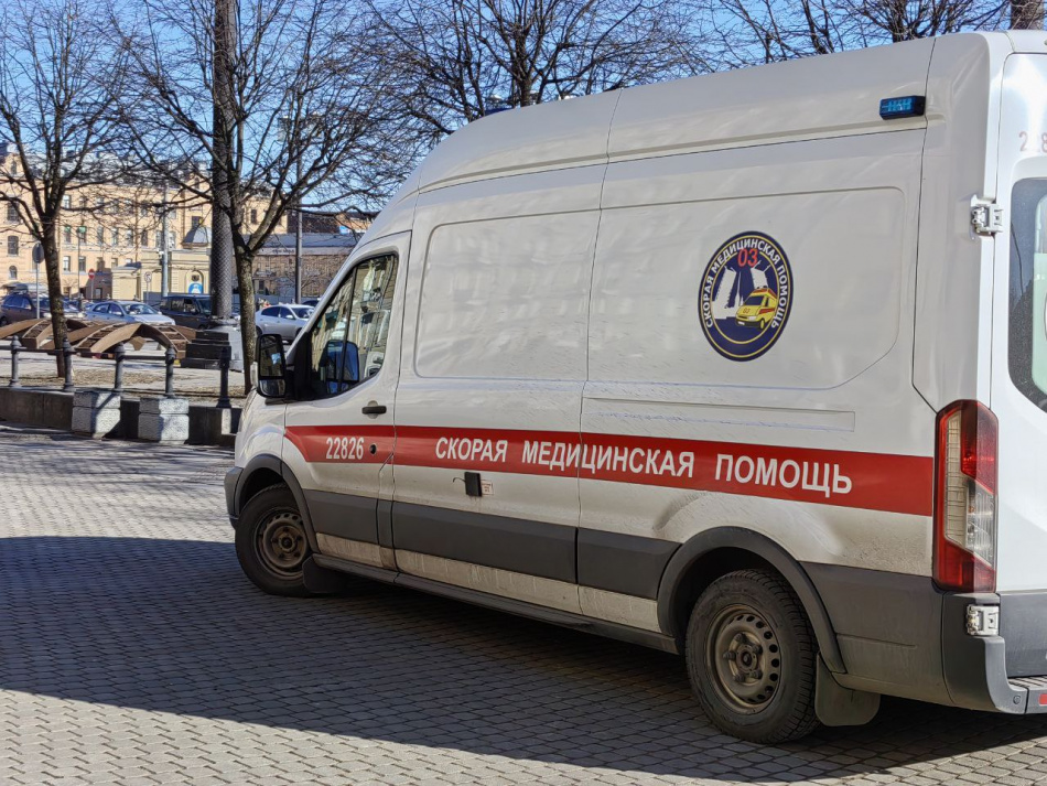 В Московском районе иномарка сбила школьницу на электросамокате 