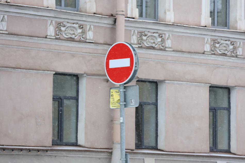 С 13 апреля в девяти районах Петербурга введут временные ограничения дорожного движения
