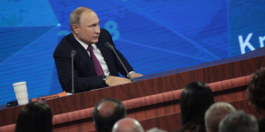 Футболки с цитатами Путина вызвали ажиотаж на ПМЭФ