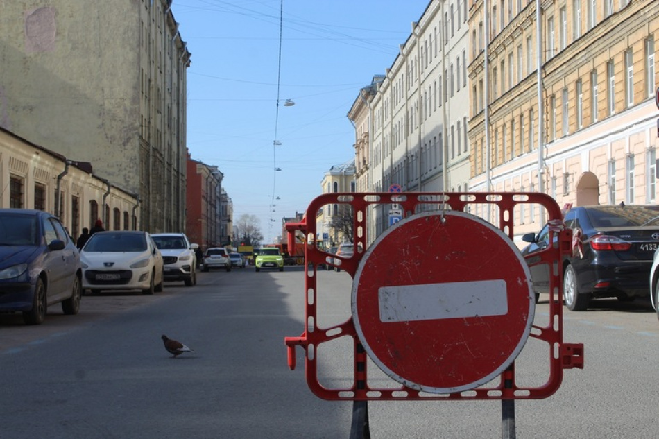 Движение транспорта ограничат в 6 районах Петербурга