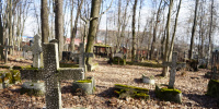 В Петербурге агрессивный мужчина спалил три трактора на кладбище