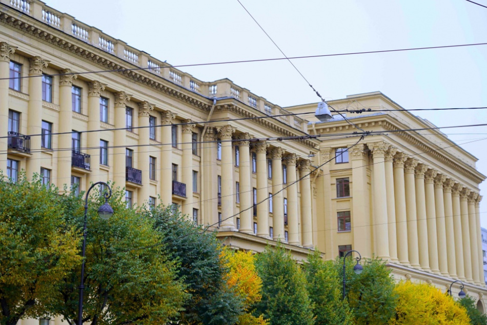 Памятником признали здание «ЛенНИИпроект» на Троицкой площади