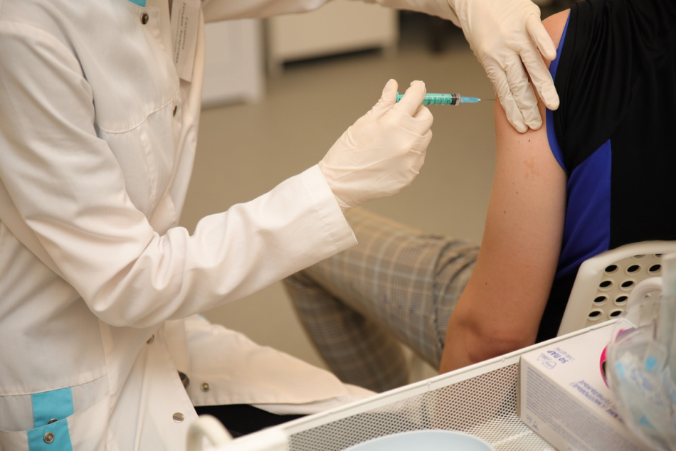 Доктор Мясников назвал вероятность «побочек» после вакцинации