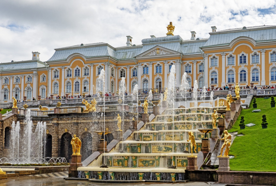 Нижний парк «Петергофа» закрыли на неопределенный срок 