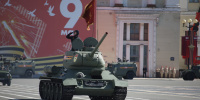 Парад Победы в Петербурге завершился вальсом на Дворцовой площади 