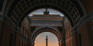 В Петербурге открыли бюст Николая II