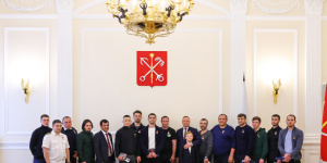 В Петербурге наградили граждан, которые помогли пассажирам упавшего в Мойку автобуса