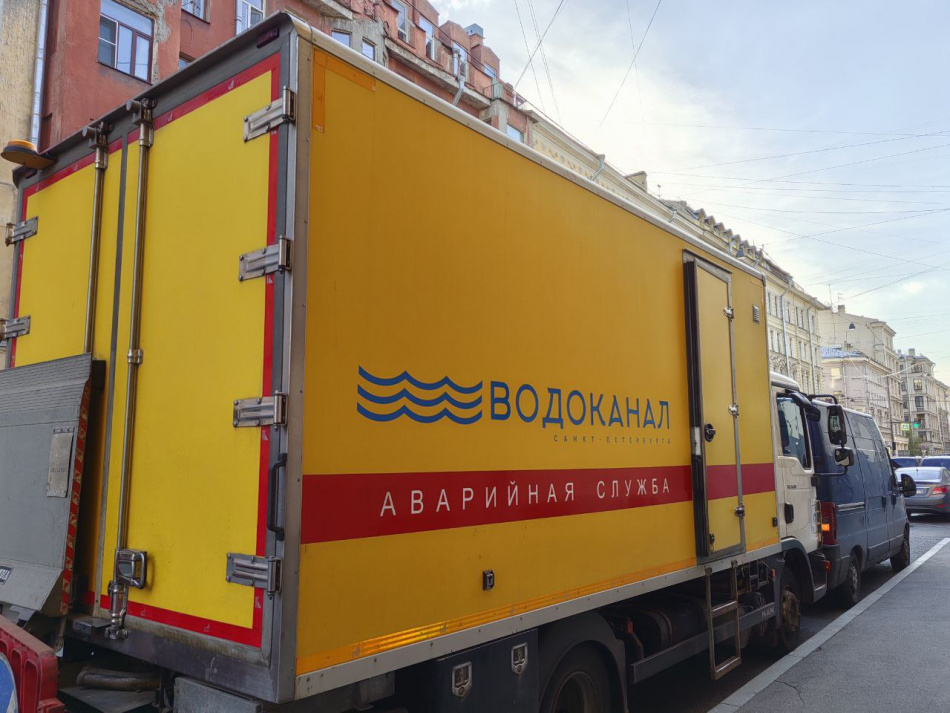 В Петергофе реконструируют водопроводную магистраль