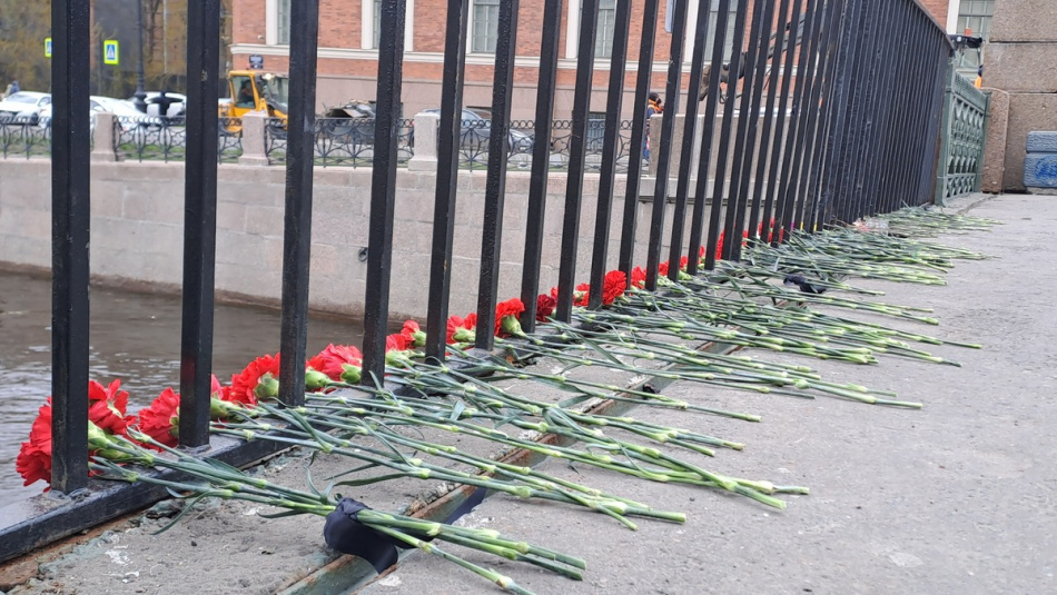 В течение нескольких недель планируется восстановить сломанные элементы Поцелуева моста