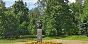 В Курортном районе признали памятником бюст художника Ильи Репина