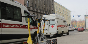 Иномарка сбила подростка на самокате на юге Петербурга