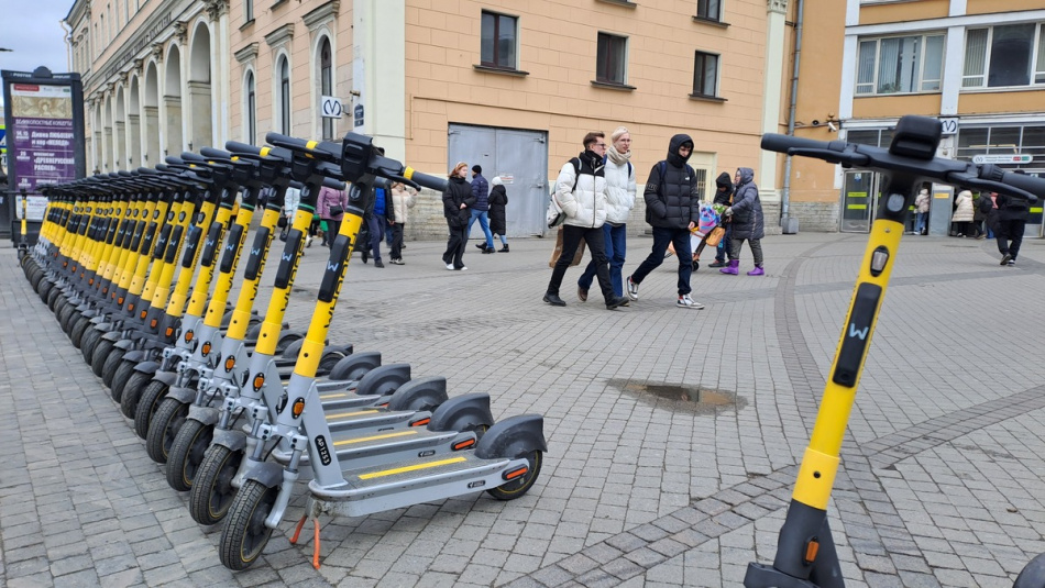 В Петербурге запретят парковку для самокатов в центре города