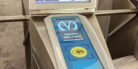 Все турникеты метро в Петербурге начнут принимать банковские карты