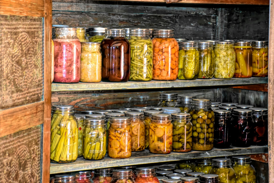 В Петербурге было уничтожено 6 тонн продуктов, в которых мог быть ботулотоксин