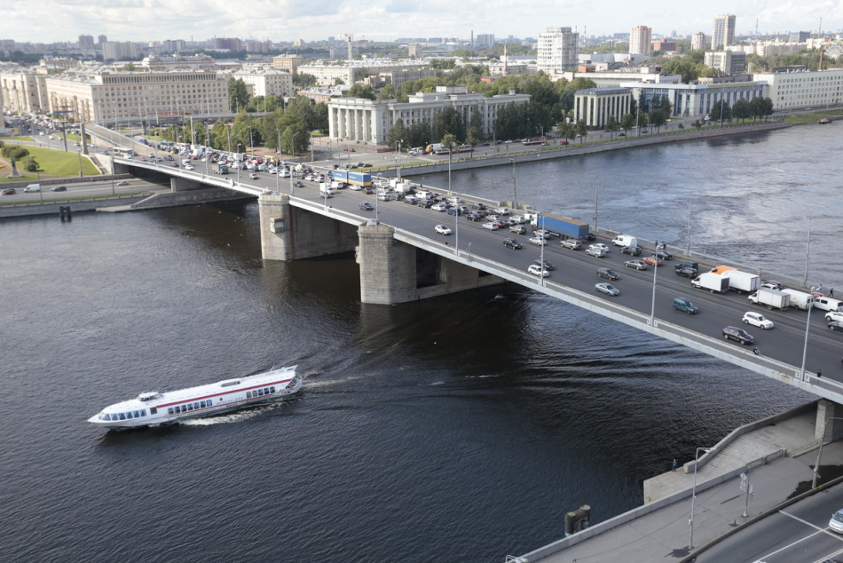 Движение по Володарскому мосту будет временно закрыто
