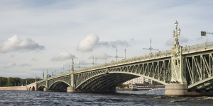 В Петербурге назначили штраф водителю, протаранившему разведенный мост