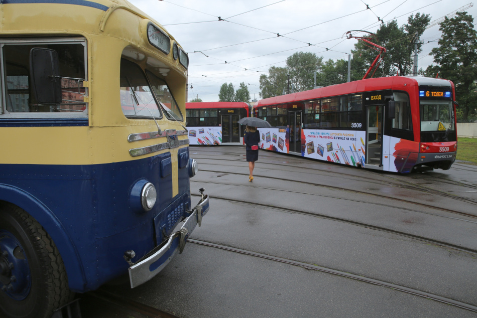 Зарплаты сотрудникам транспортного комплекса Петербурга поднимут на 20%