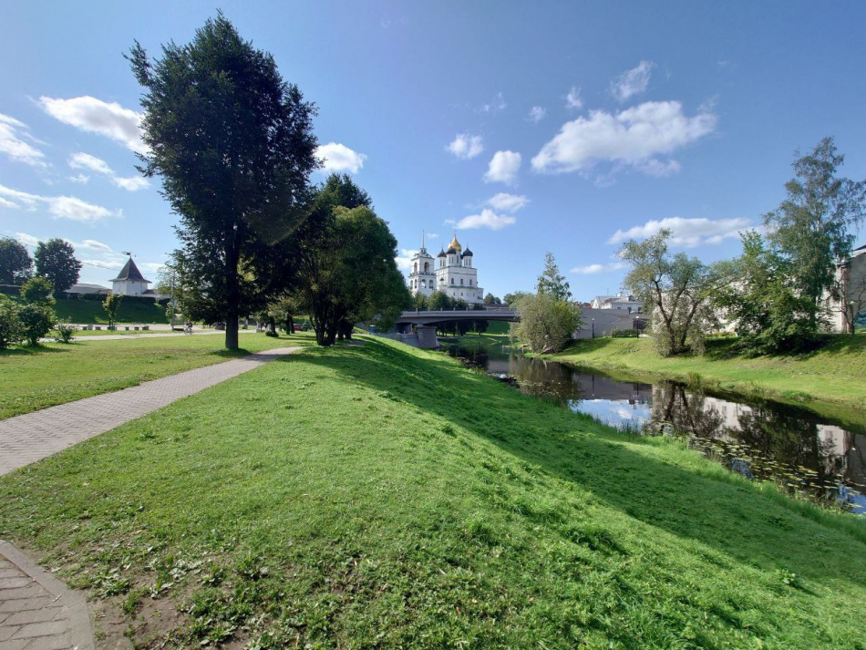 Пеликаны, «Барсики» и гастротуризм: петербуржцы рассказали о плюсах и минусах отдыха в Пскове 