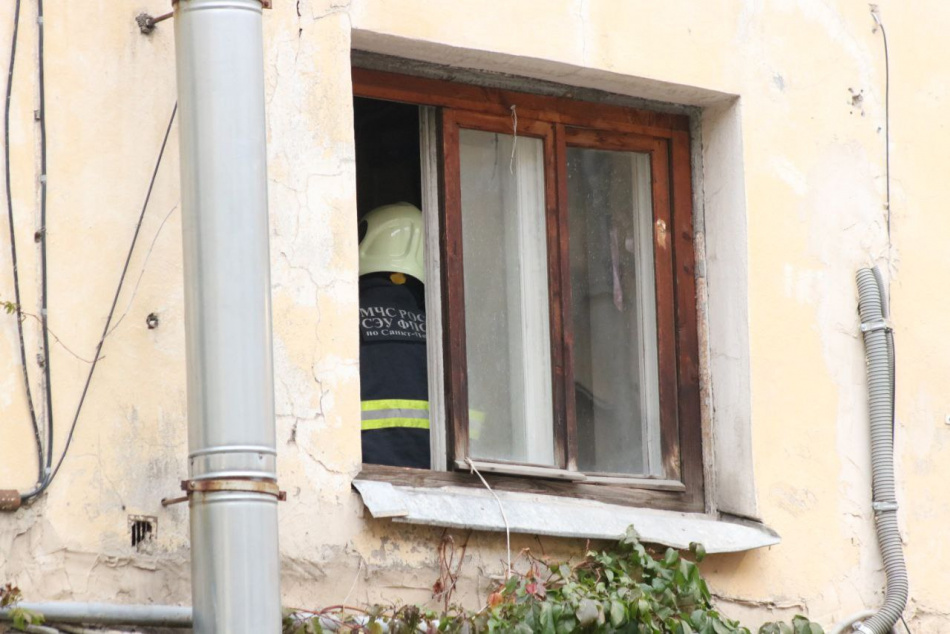 В утреннем пожаре во Фрунзенском районе пострадал мужчина