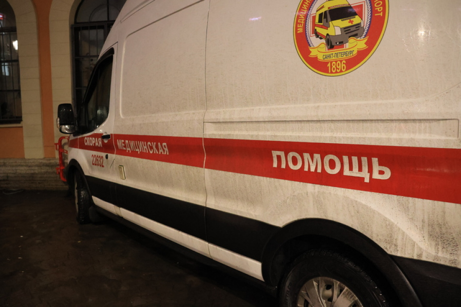 Автомобиль с двумя детьми перевернулся на трассе в Ленобласти