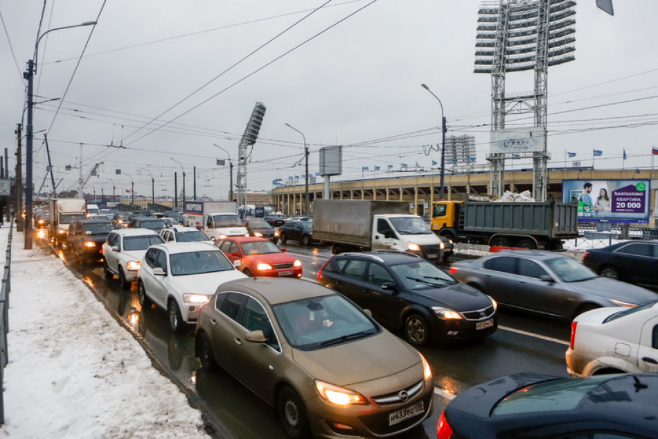 Пробки в Петербурге достигли 9 баллов