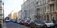 К полудню пробки в Петербурге достигли девяти баллов
