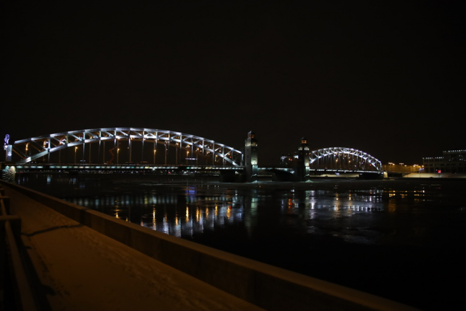 В Петербурге будут следить за состоянием мостов и набережных в новогоднюю ночь