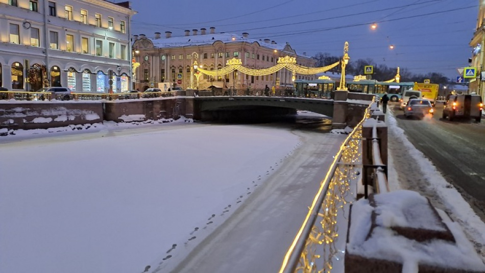 Жителям Петербурга напомнили график работы транспорта на новогодних каникулах