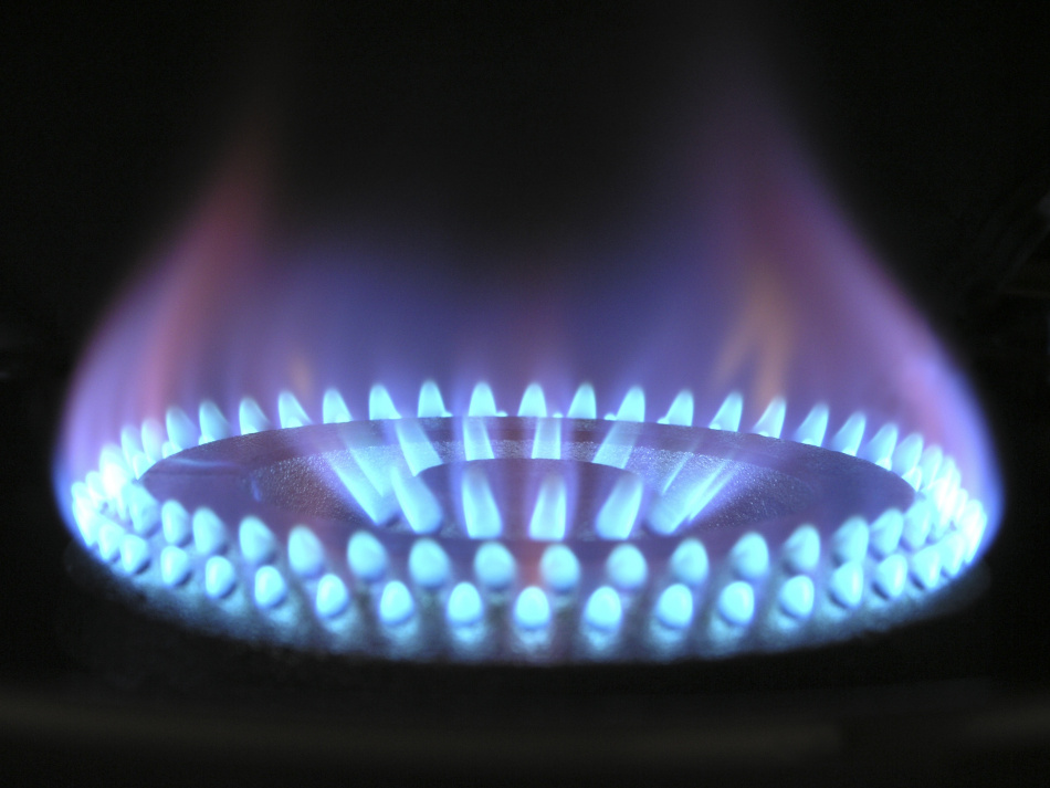 Жители двух районов Петербурга пожаловались на запах газа на улице