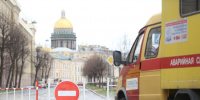 Движение по Кантемировской улице ограничили из-за коммунальной аварии